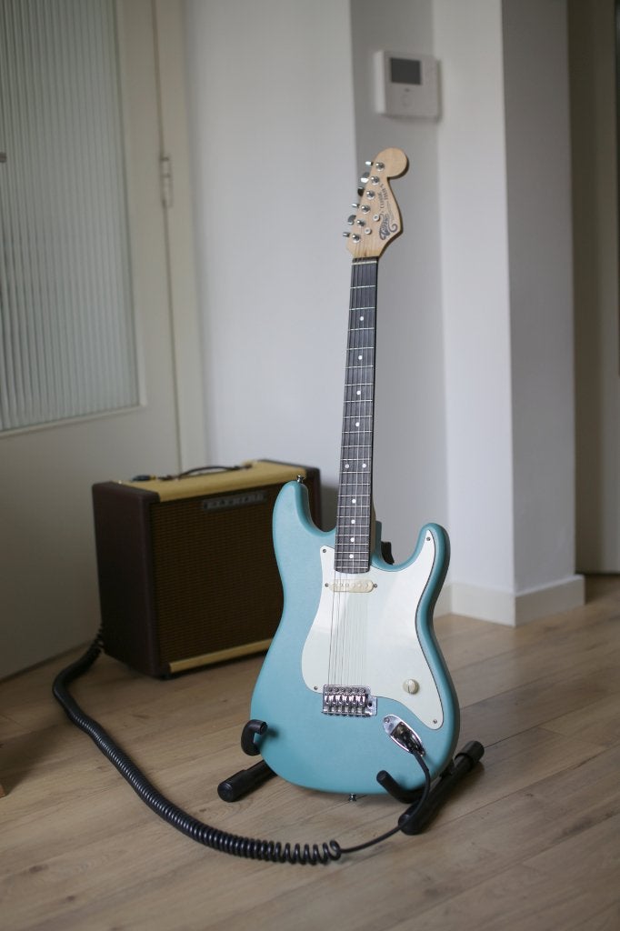 Stratocaster Zirante Classic Serie-S, Musique & Instruments, Enlèvement ou Envoi, Comme neuf, Solid body, Fender