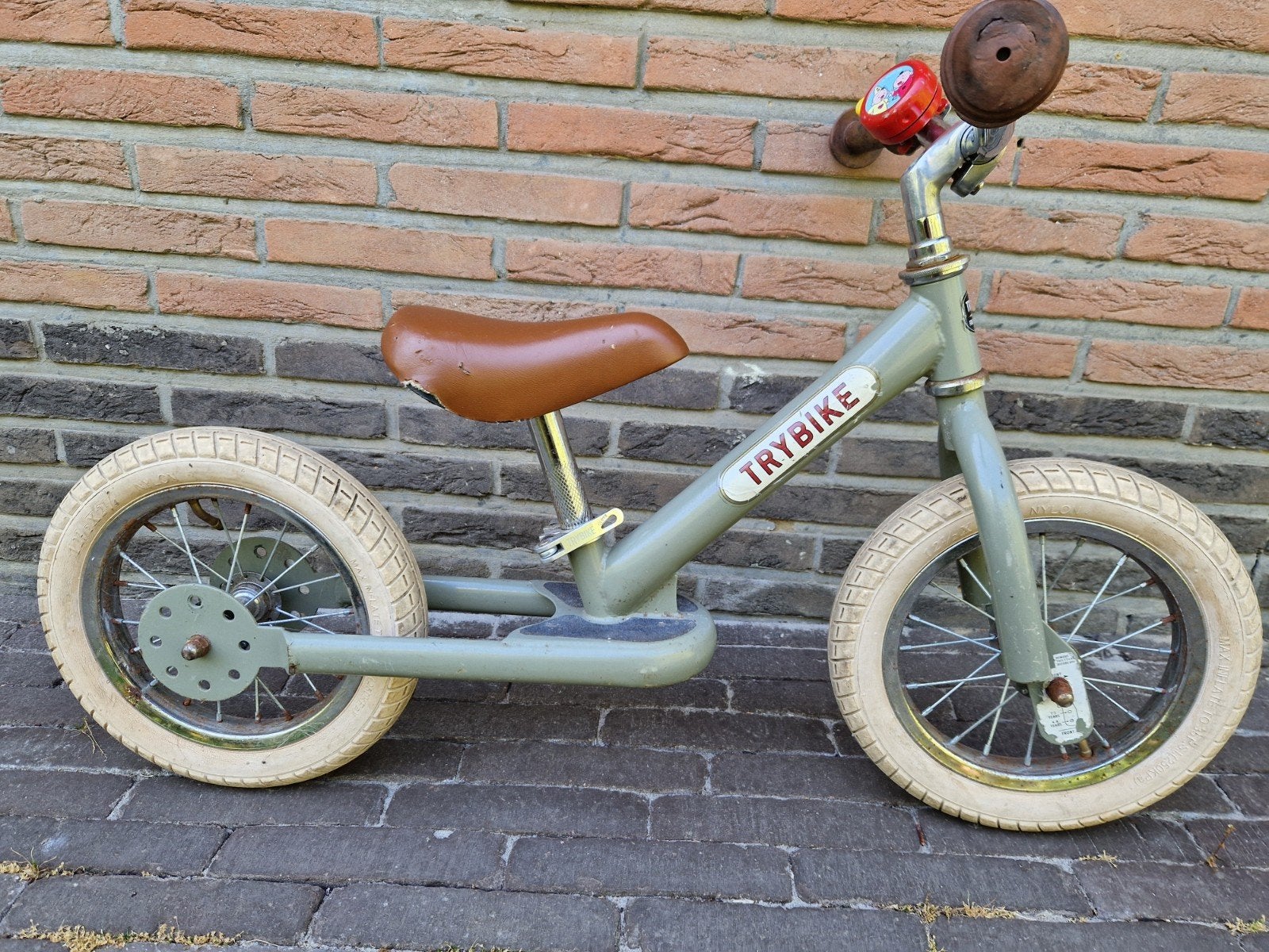Loopfiets Trybike( incl. ombouwset van 2 naar 3 wieler), Fietsen en Brommers, Ophalen, Zijwieltjes, Gebruikt, Minder dan 16 inch