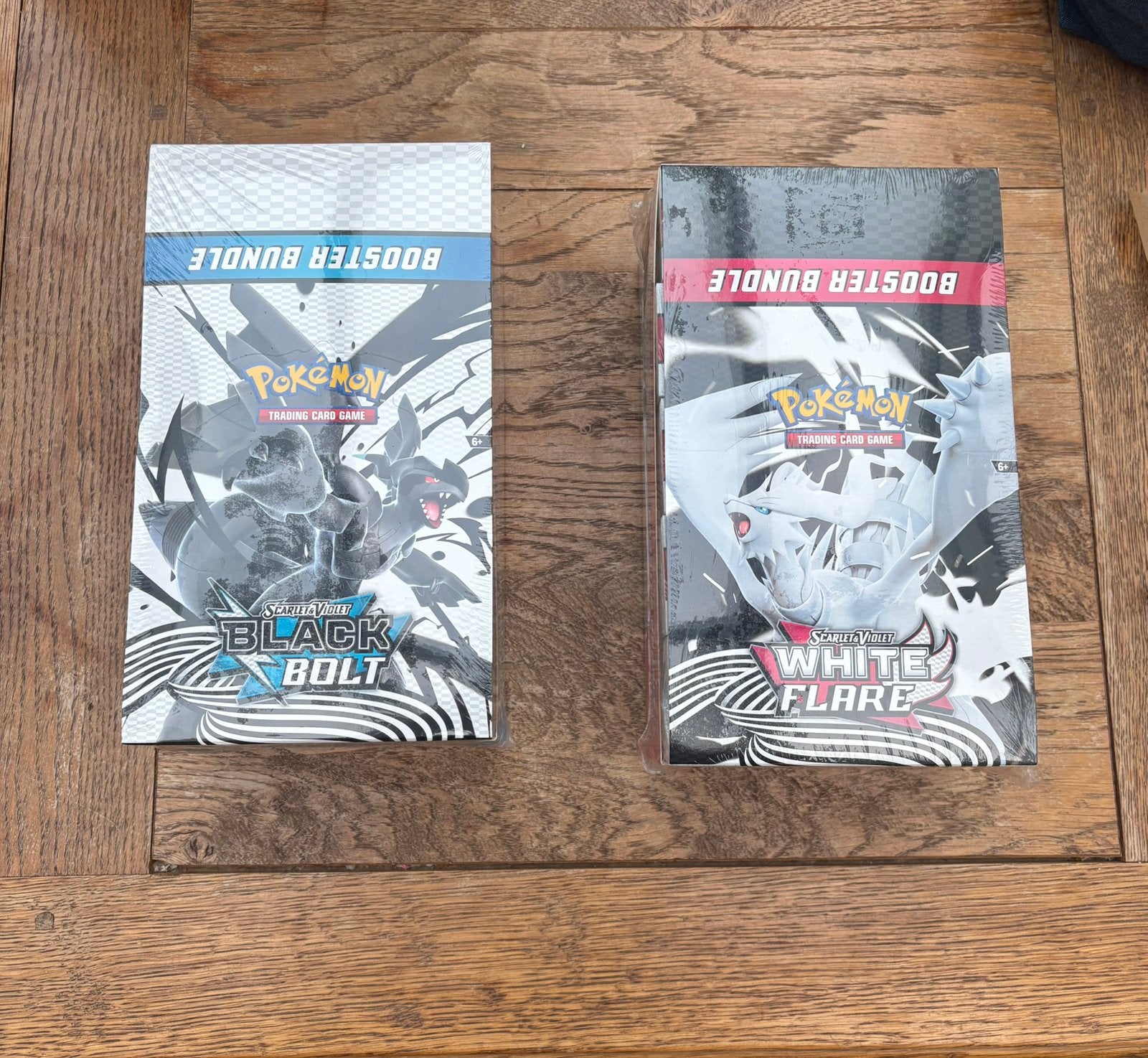 Booster bundel Display White Flare & Black Bolt, Ophalen, Zo goed als nieuw, Booster