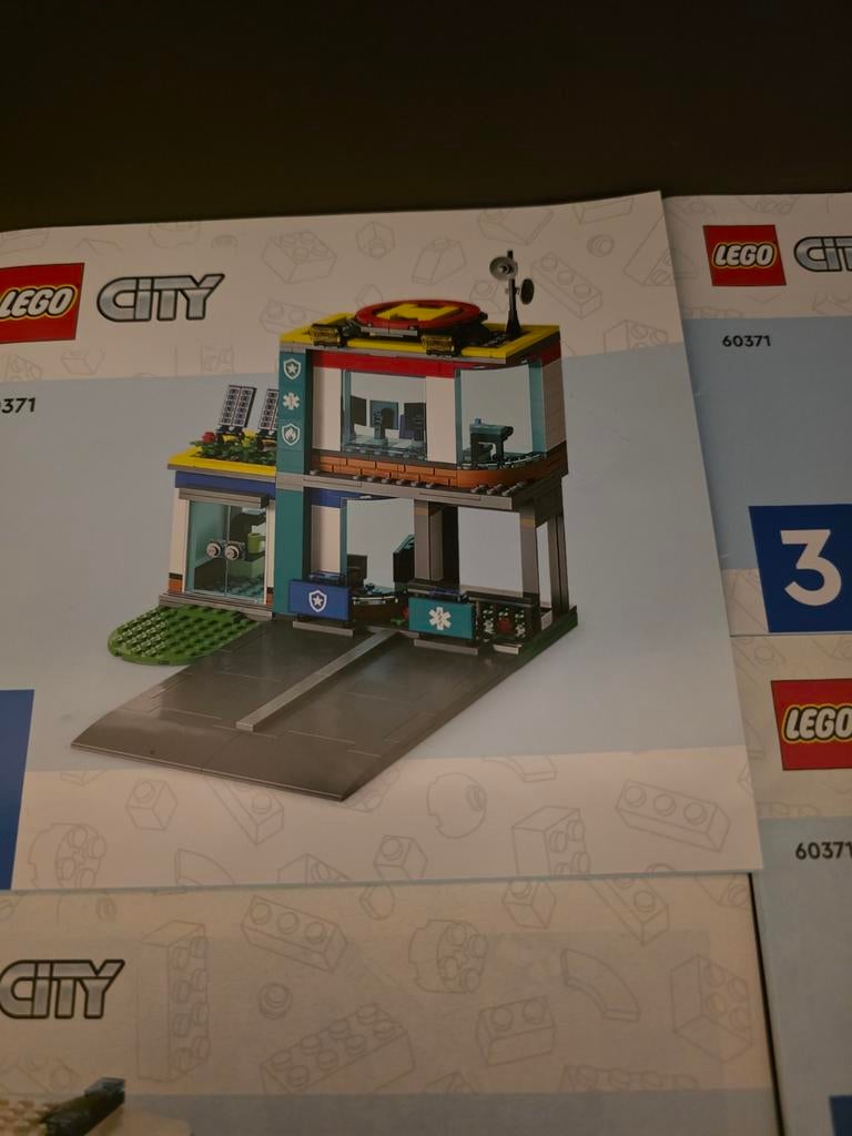60371 – LEGO City Hulpdienstenkazerne, Ophalen of Verzenden, Zo goed als nieuw, Complete set, Lego