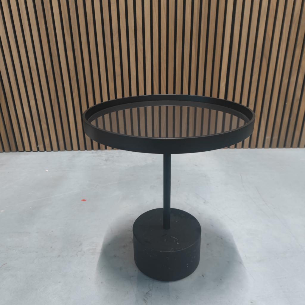 Cassina 9 Occasional table- Bijzettafel, Antiquités & Art, Antiquités | Meubles | Tables, Enlèvement ou Envoi