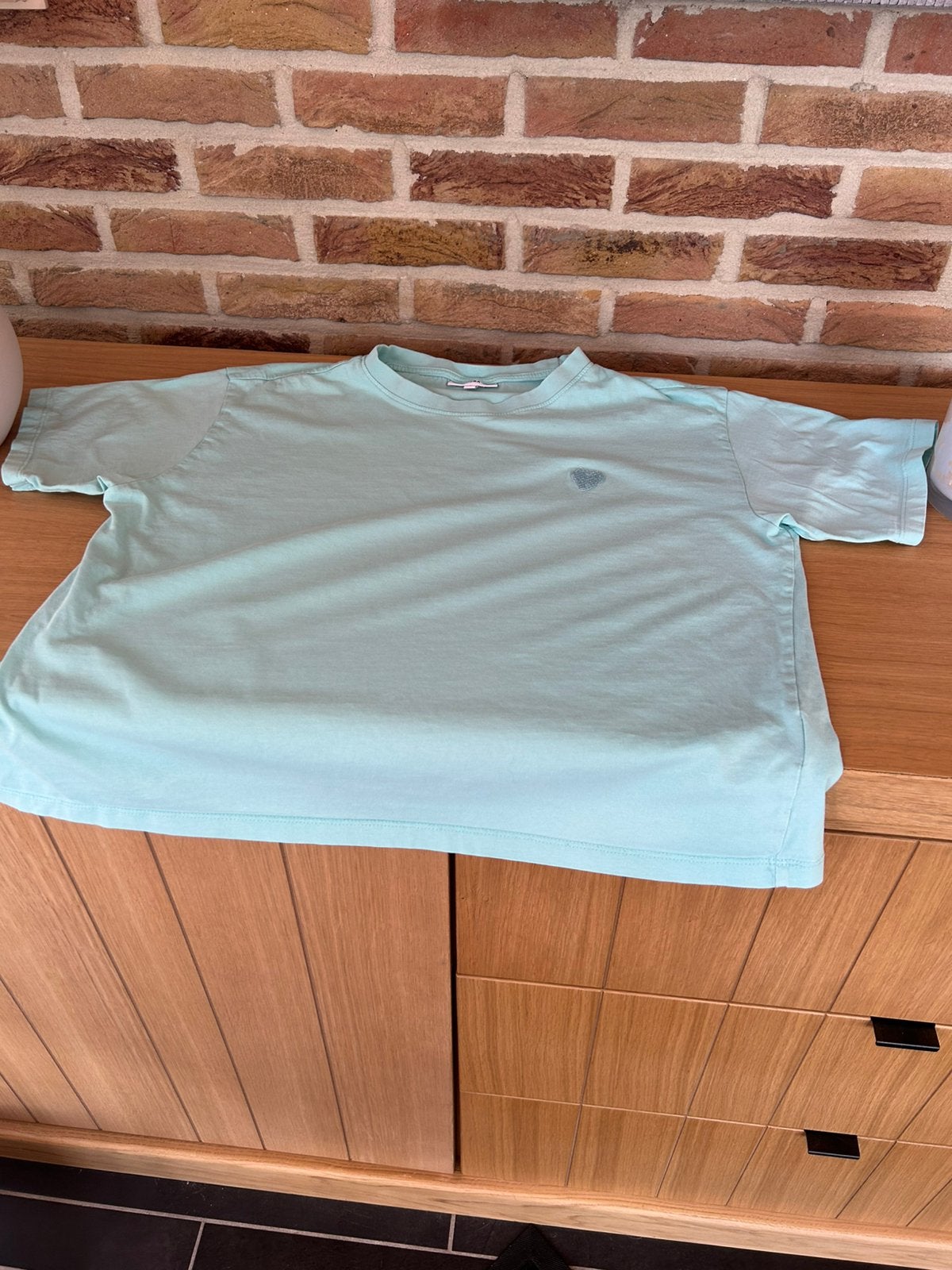 T-shirt met hartje ( goede staat ), Kleding | Dames, T-shirts, Blauw, Maat 42/44 (L), Ophalen of Verzenden, Zo goed als nieuw