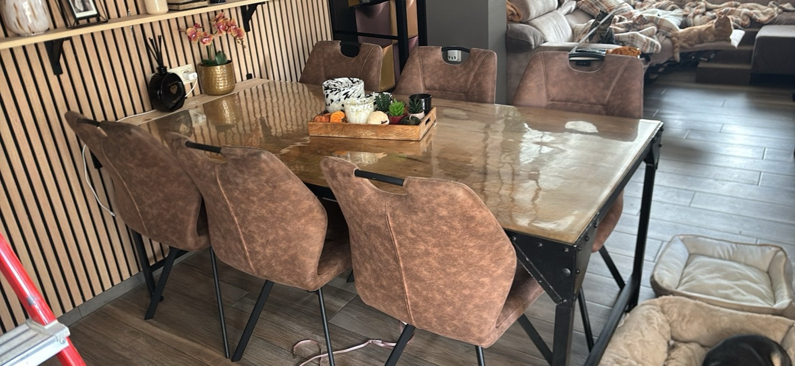Eettafel te in masief hout met metalen onderstel, Ophalen, 50 tot 100 cm, Zo goed als nieuw, Vijf personen of meer