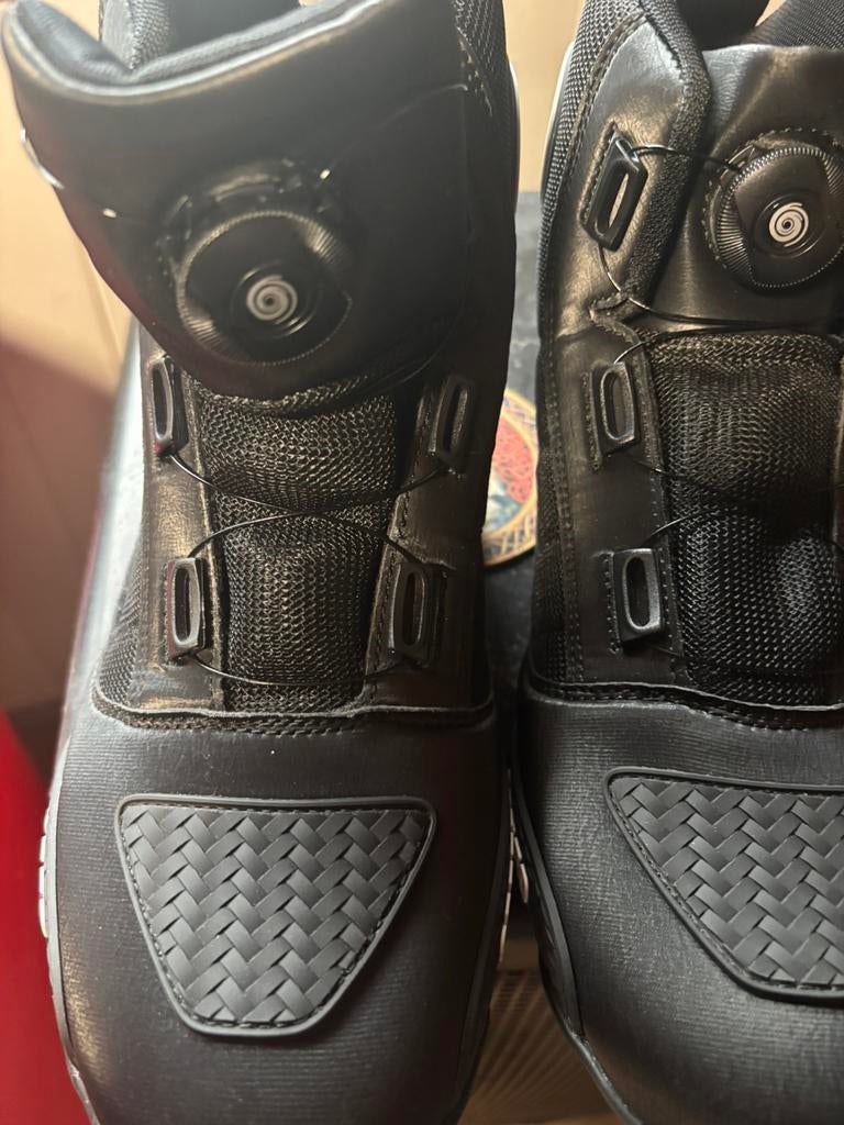 Botine de moto jamais servi 43, Vêtements | Hommes, Chaussures, Neuf, Enlèvement ou Envoi, Chaussures de sport, Noir