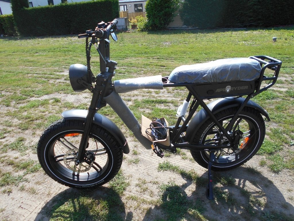 Te koop nieuwe Fat bike APENRYDER 25 KM kleur zwart, Fietsen en Brommers, Ophalen, Nieuw, 50 km per accu of meer, Overige merken