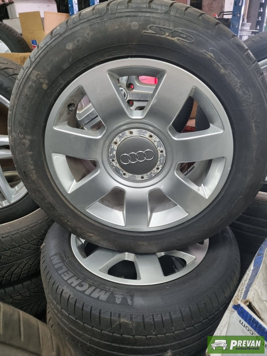 Audi A8 4D zomerbanden velgen 235/55/17 Michelin Dunlop, Auto-onderdelen, Banden en Velgen, Gebruikt, -, -, Banden en Velgen