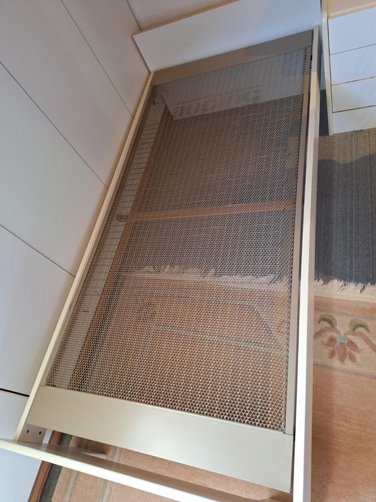 Wit houten 1 persoons bed inclusief matras, Antiek en Kunst, Antiek | Meubels | Bedden, Ophalen