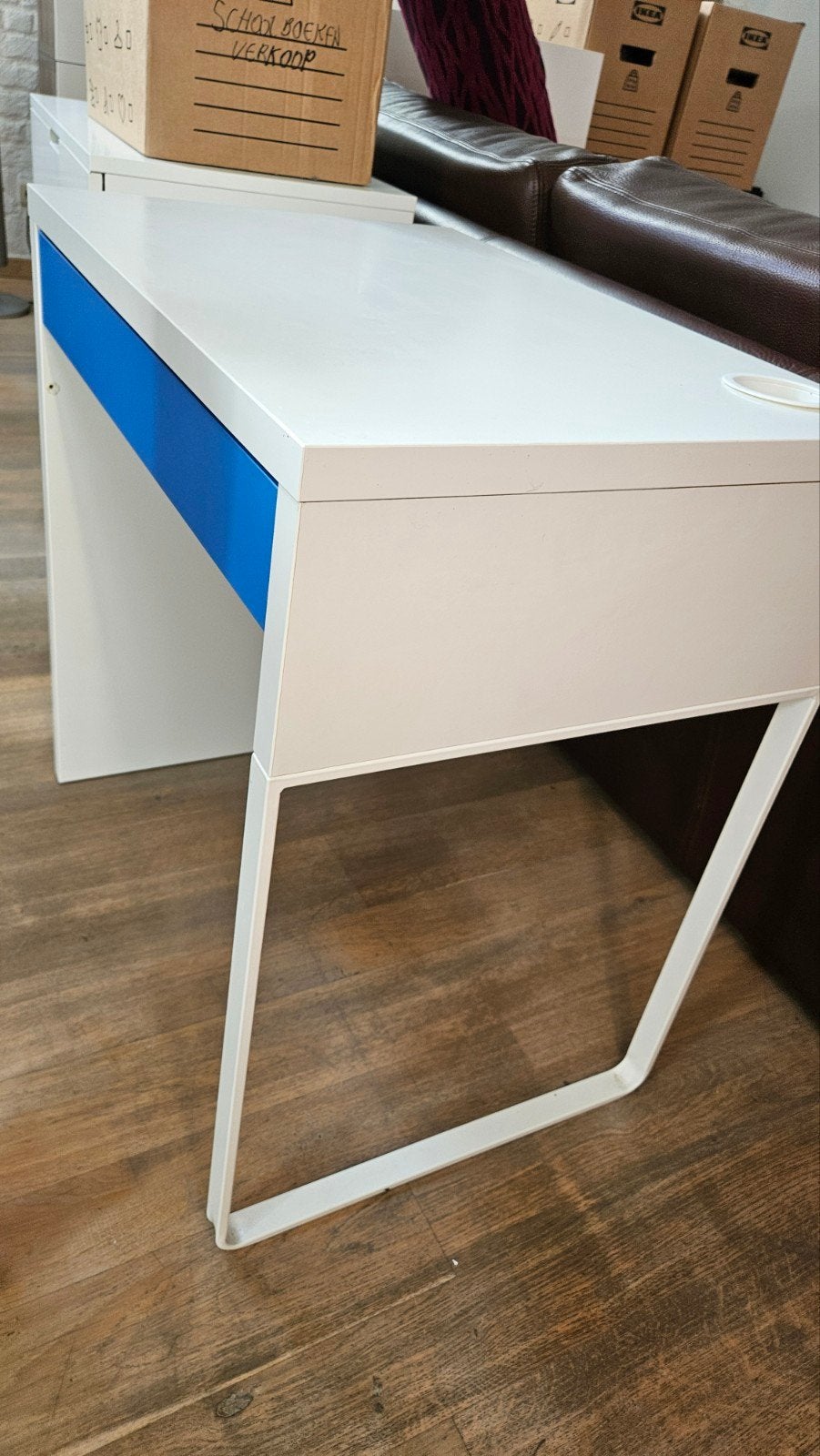Bureau blanc compact IKEA MICKE avec tiroir bleu, indispensa, Enlèvement, IKEA, Blanc