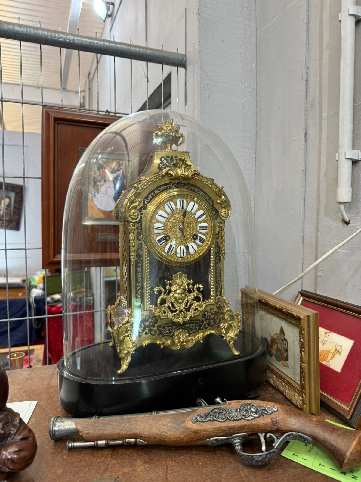 Horloge ancienne française sous globe en verre Style LouisXV, Antiek en Kunst, Antiek | Klokken, Ophalen of Verzenden