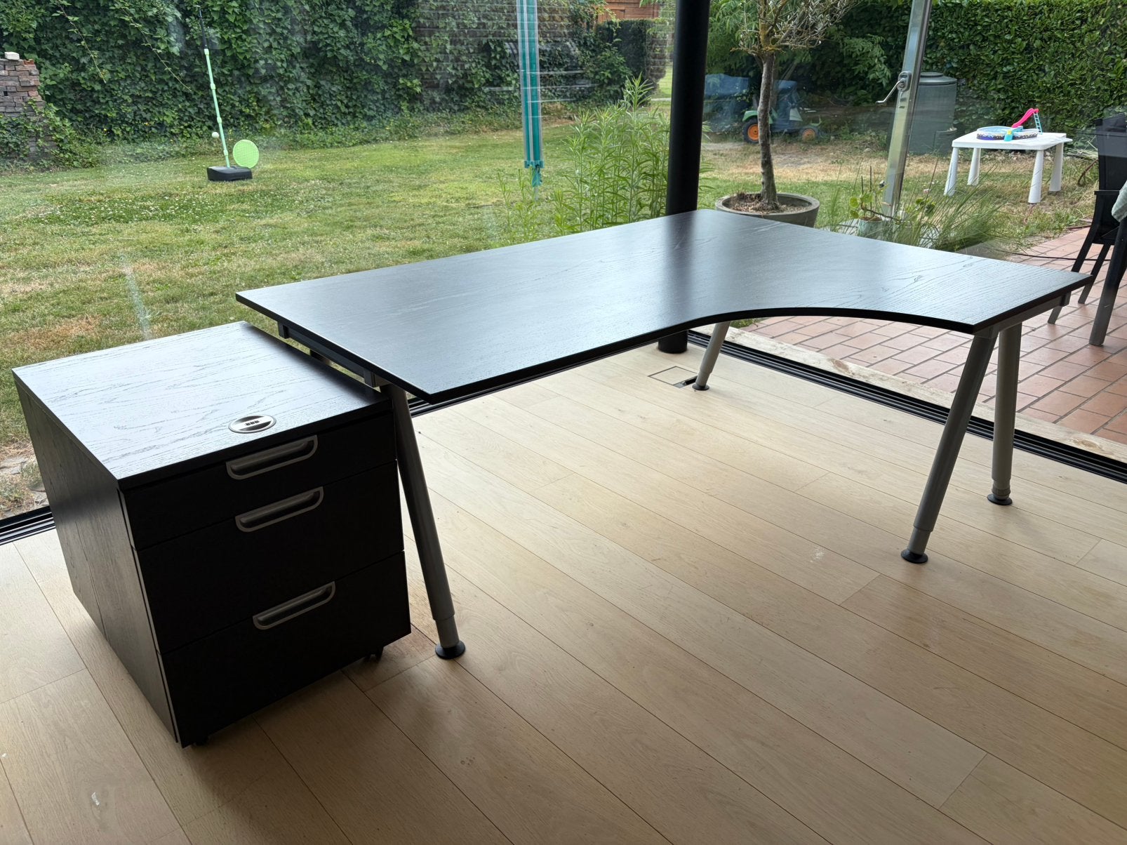 In hoogte verstelbaar bureau met ladekast, 160 cm, 120 cm, Comme neuf, Moderne