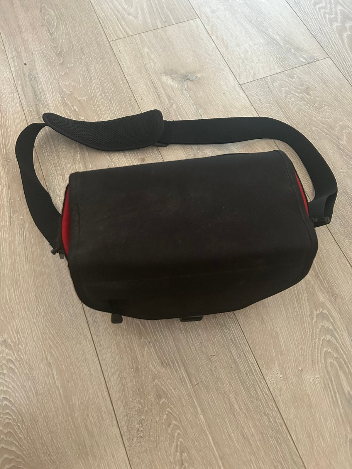 Canon foto camera eos 2000D met tas en lens, Ophalen, Zo goed als nieuw, Canon