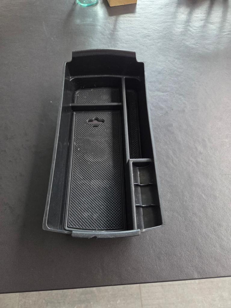 Peugeot 5008 model 2021 opberg vak, Ophalen