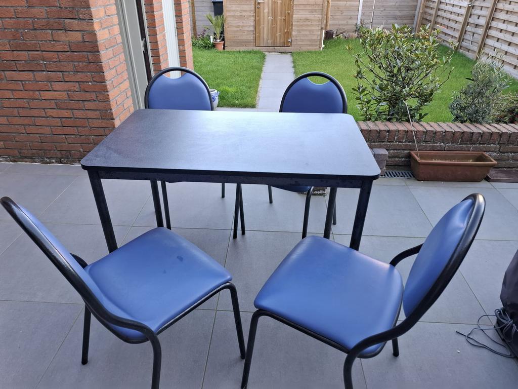 Keukentafel met 4 bijhorende stoelen, Huis en Inrichting, Ophalen, Zo goed als nieuw