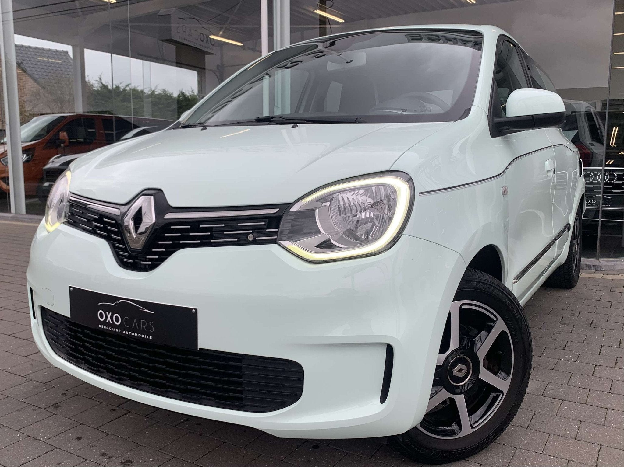 Renault Twingo 1.0i Intens / CarPlay / Cuir / Camera / PDC /, Voorwielaandrijving, 4 zetels, Gebruikt, Euro 6