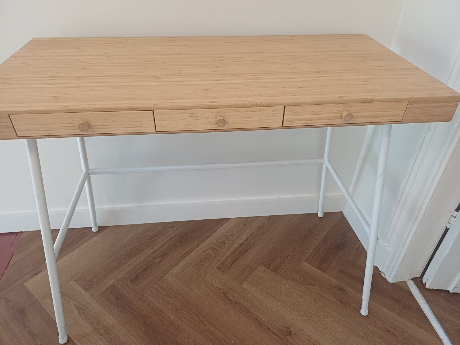 Lillasen bureau in uitstekende staat, Comme neuf, Enlèvement, Brun, IKEA