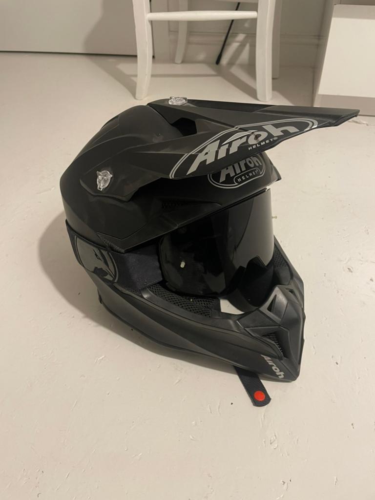 Airoh crosshelm te koop – nieuwe staat, Motoren, Accessoires | Overige, Ophalen, Zo goed als nieuw