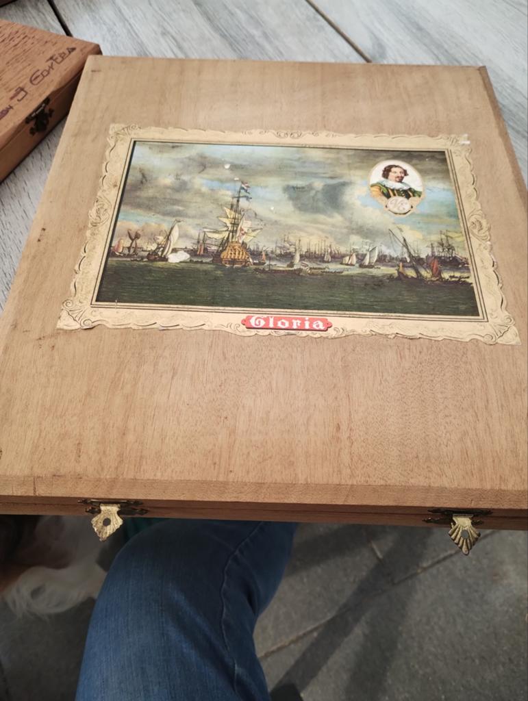 Aantal oude sigaren dozen leeg zie foto's, Verzamelen, Rookartikelen, Aanstekers en Luciferdoosjes, Ophalen