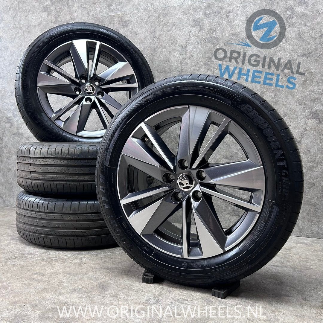 DEMO 17 inch originele velgen + zomerbanden Skoda Karoq, Auto-onderdelen, -, -, Banden en Velgen, 17 inch