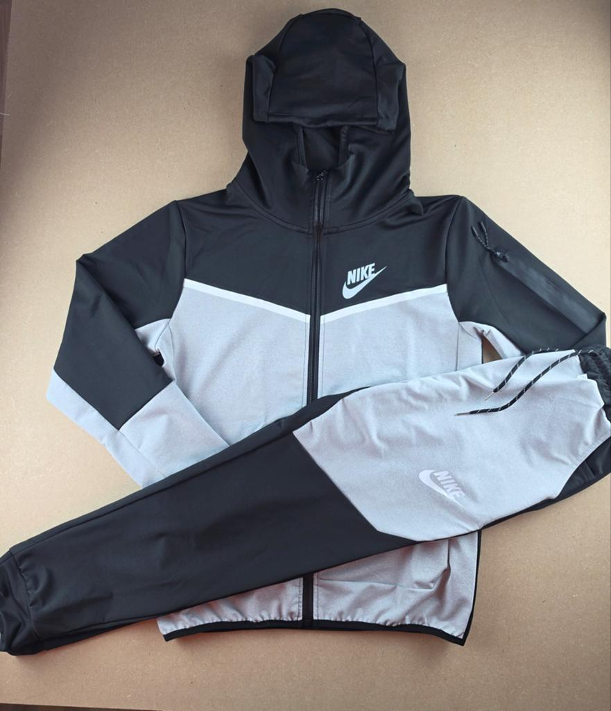 Nike set negen maat m, Ophalen of Verzenden