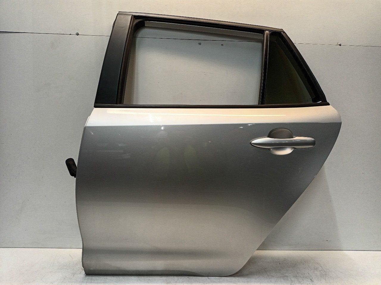 Portier links achter Suzuki Swace, Onderdelen@venauto.nl, Van der Ven Autorecycling B.V., Gebruikt, Ettenseweg 76, 4706 PB Roosendaal, The Netherlands