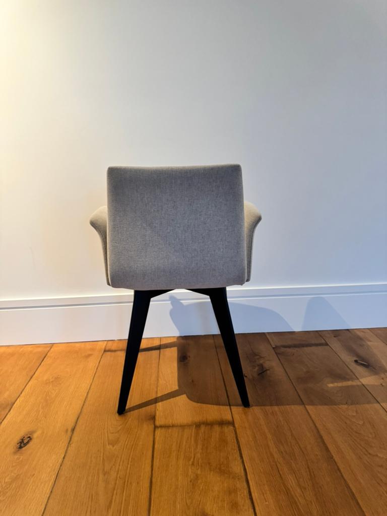 10 Chaises design tissu gris clair/valeur neuve 250e piece, Huis en Inrichting, Stoelen, Ophalen, Zo goed als nieuw, Stof, Grijs