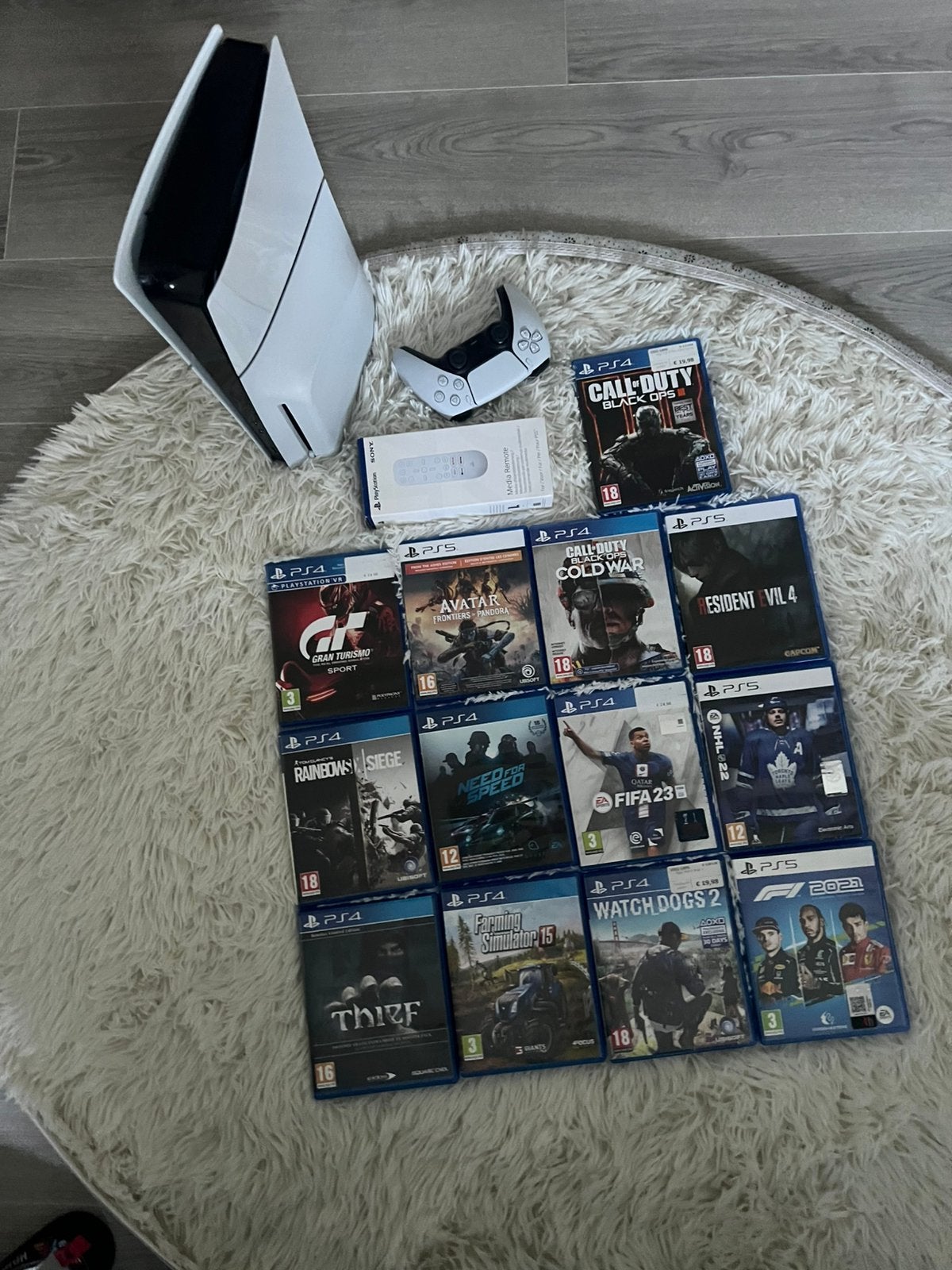 PS5 Slim Disc Edition 1TB + 13 Games + Media Remote, Games en Spelcomputers, Spelcomputers | Sony PlayStation 5, Zo goed als nieuw