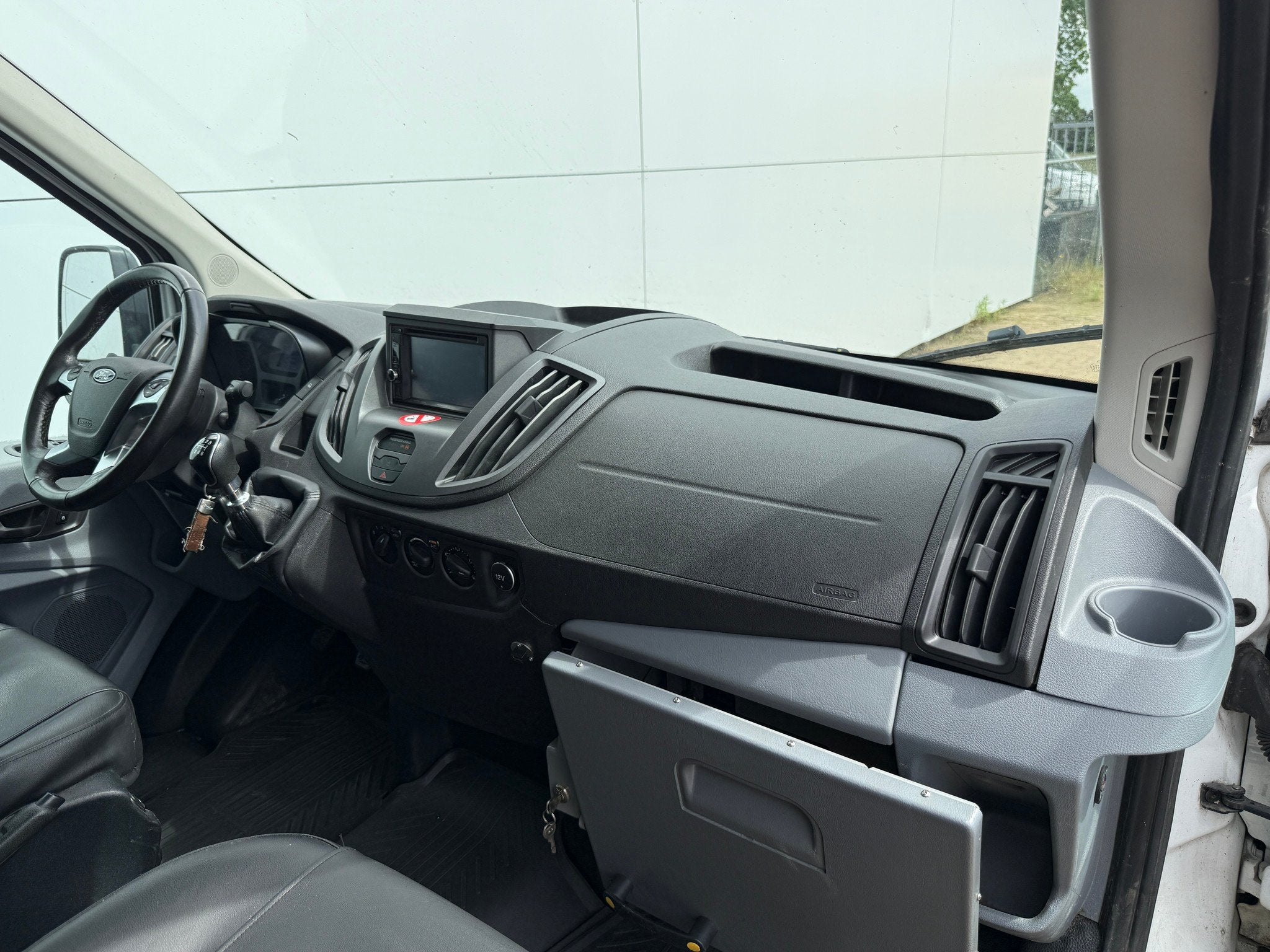 Ford Transit 2.0 TDCI 130PK L2H2 Airco Cruise Control Parkee, Voorwielaandrijving, Euro 6, 4 cilinders, 2800 kg