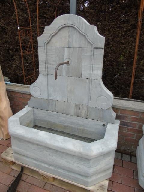 fontaine en pierre bleu fronton sortie cuivre ., Enlèvement, Comme neuf, Pierre, Fontaine