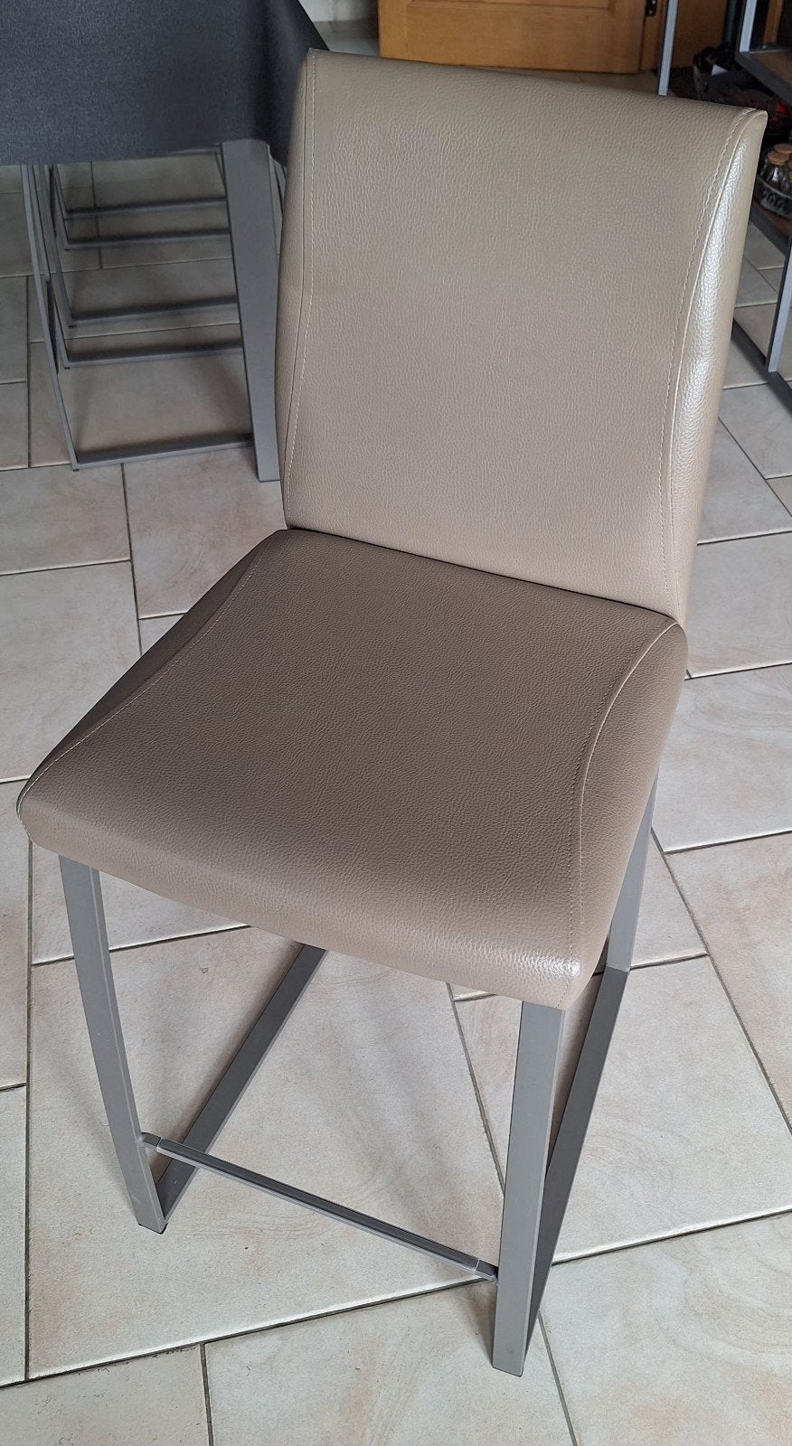 chaise haute couleur taupe, Maison & Meubles, 90 cm ou plus, Avec repose-pieds, Comme neuf, Enlèvement