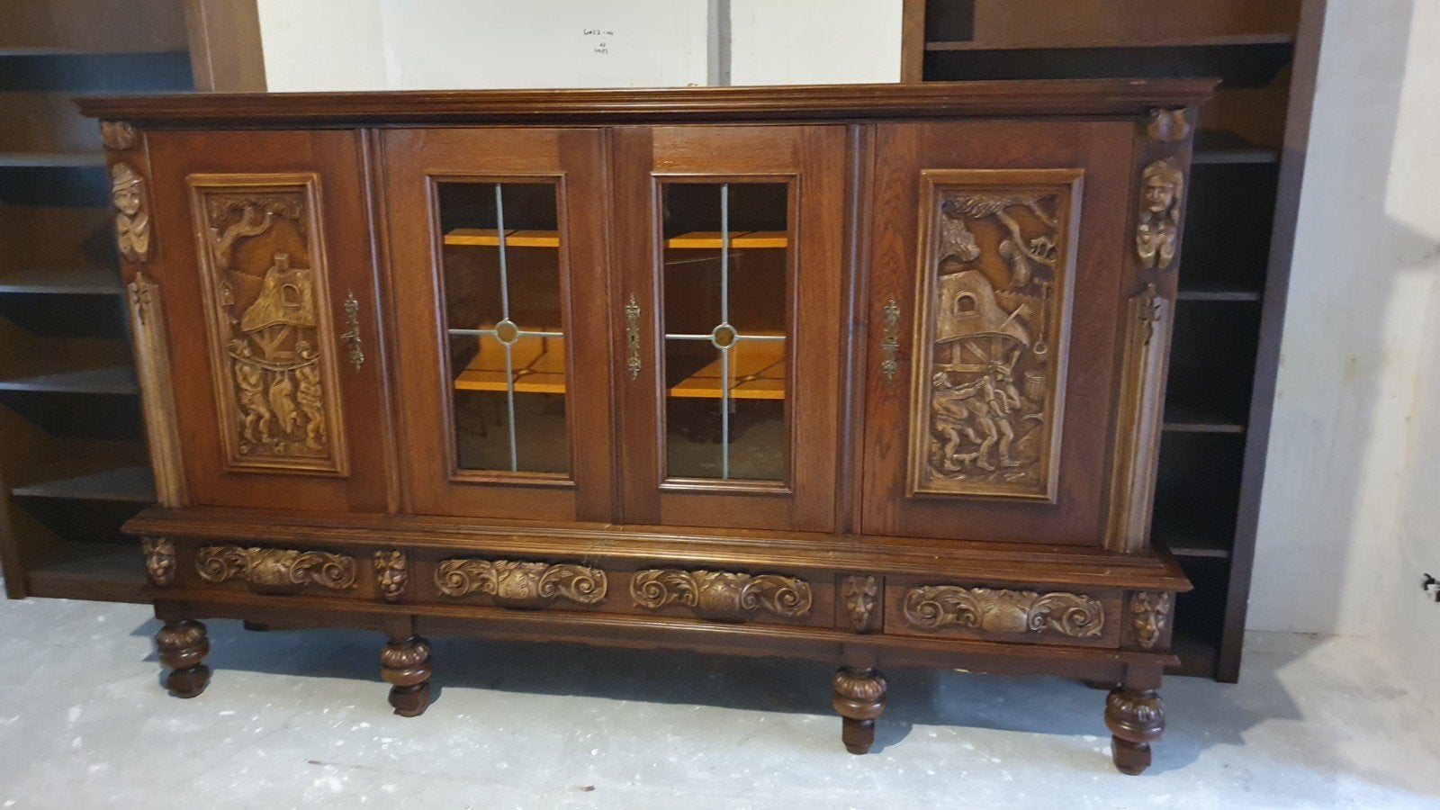 oude dressoir, Enlèvement