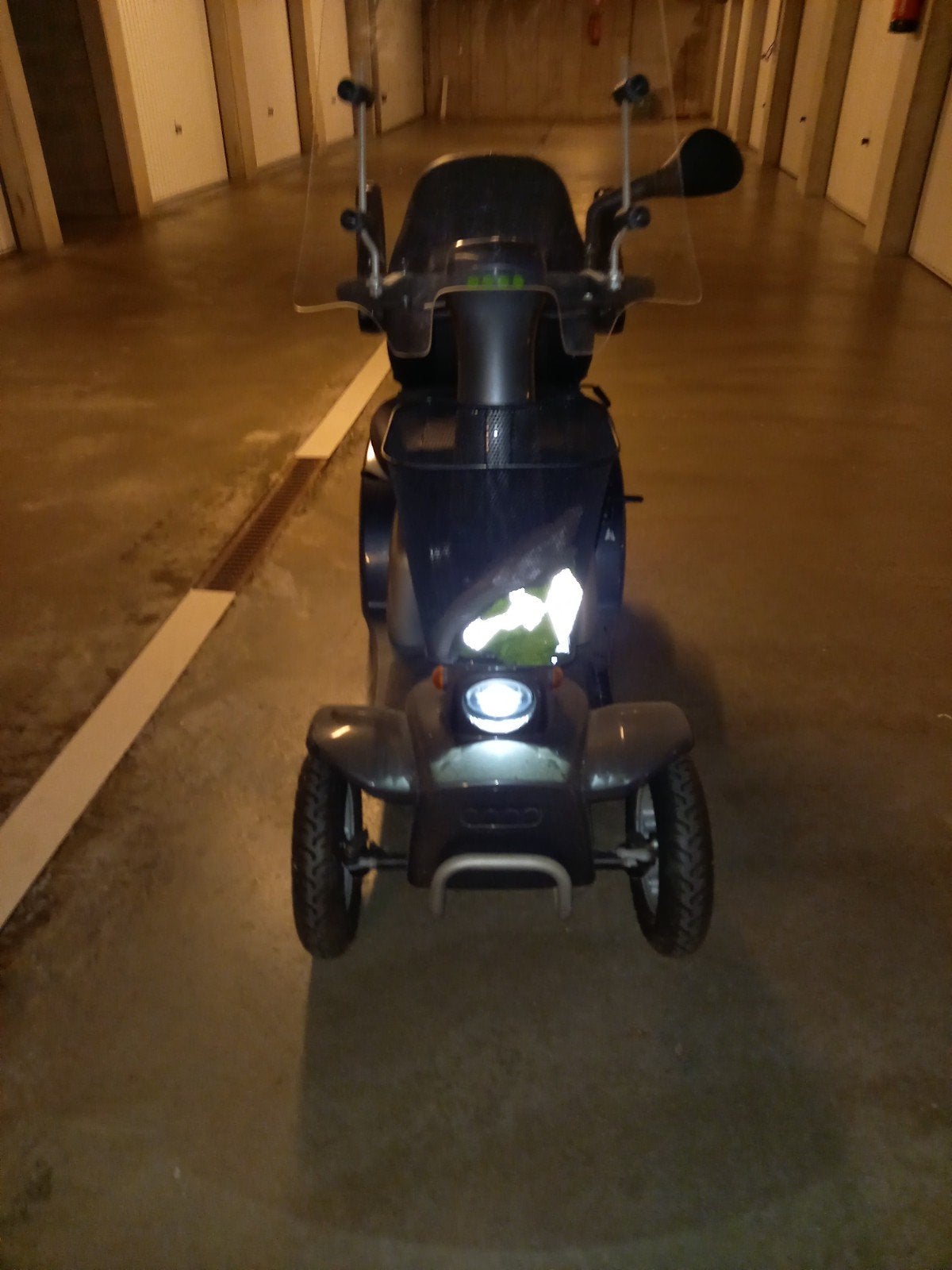 scooter  MEZZO 4 WIELEN  MET SCHERM, Diversen, 16 t/m 25 km, Zo goed als nieuw, 16 km/u of meer, Ophalen