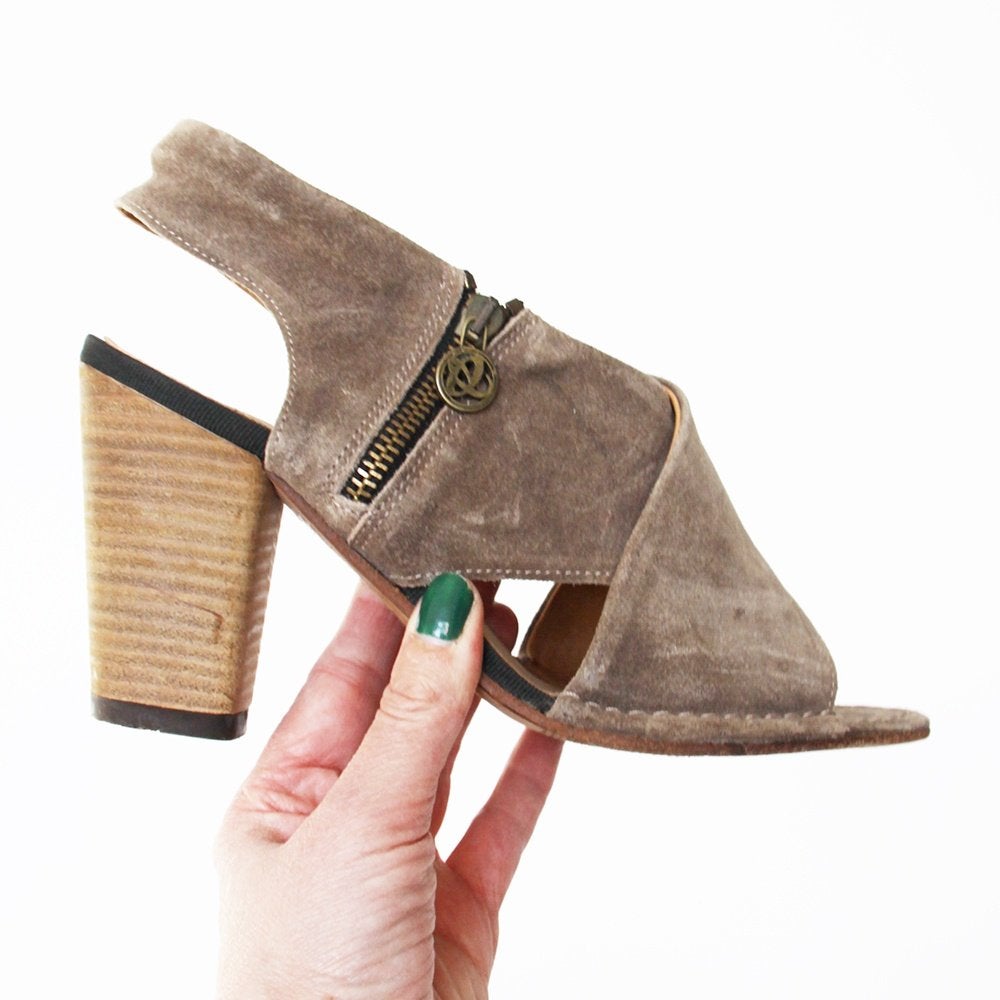 Zeer Mooie Suede Atelier Do Sapato Hakken s16 (Maat41) €60,-, Kleding | Dames, Schoenen, Bruin, Verzenden, Overige typen, Zo goed als nieuw