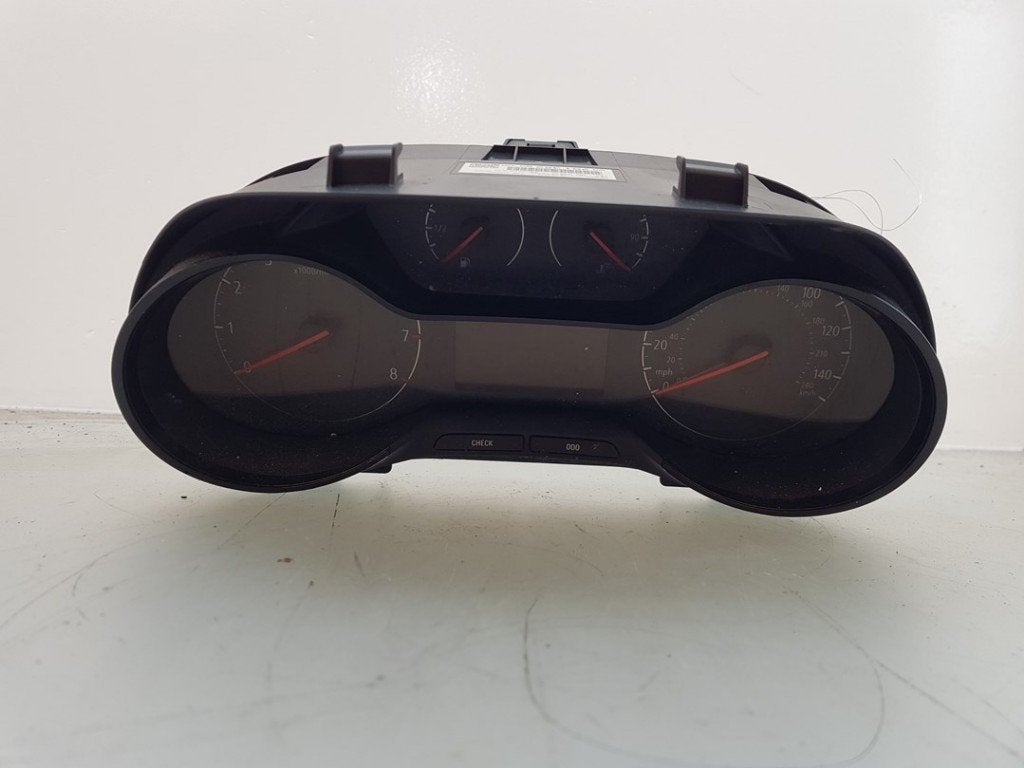 INSTRUMENTS DE BORD Opel Crossland (X) (01-2017/05-2018), Utilisé, Opel