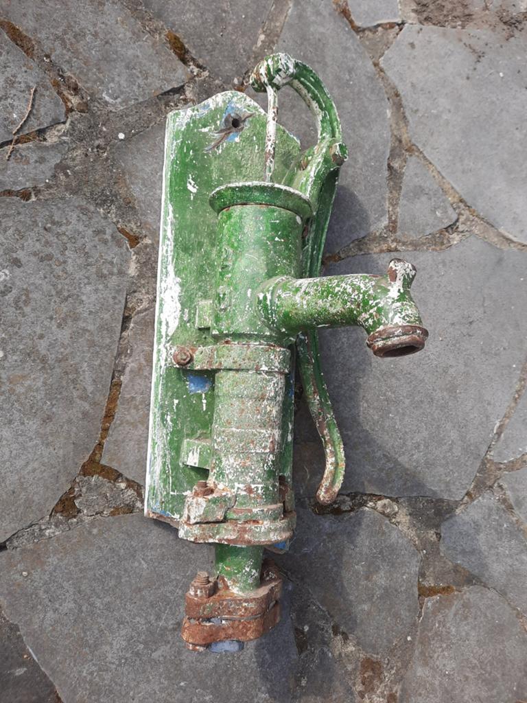 Pompe à eau en bon état de marche