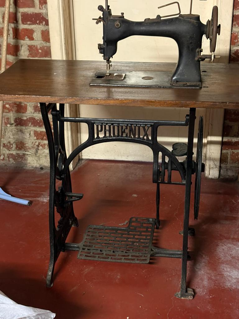 Antiek naaimachine merk phoenix, Antiek en Kunst, Antiek | Naaimachines, Ophalen