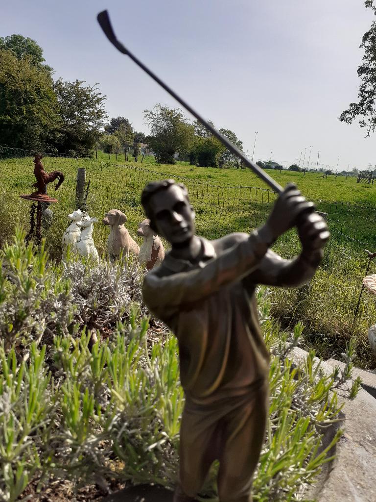 BRONZEN GOLFER GESIGNEERD MILO OP MARMEREN SOKKEL, Antiek en Kunst, Ophalen of Verzenden, Brons