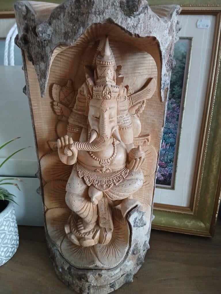 Ganesha en bois, Enlèvement