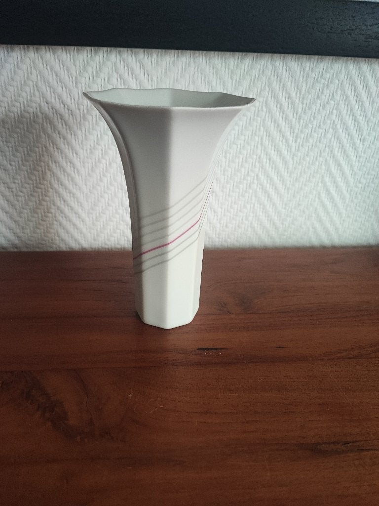 modern porseleinen vaasje Hutschenreuther Bavaria Germany, Antiek en Kunst, Antiek | Porselein, Ophalen of Verzenden