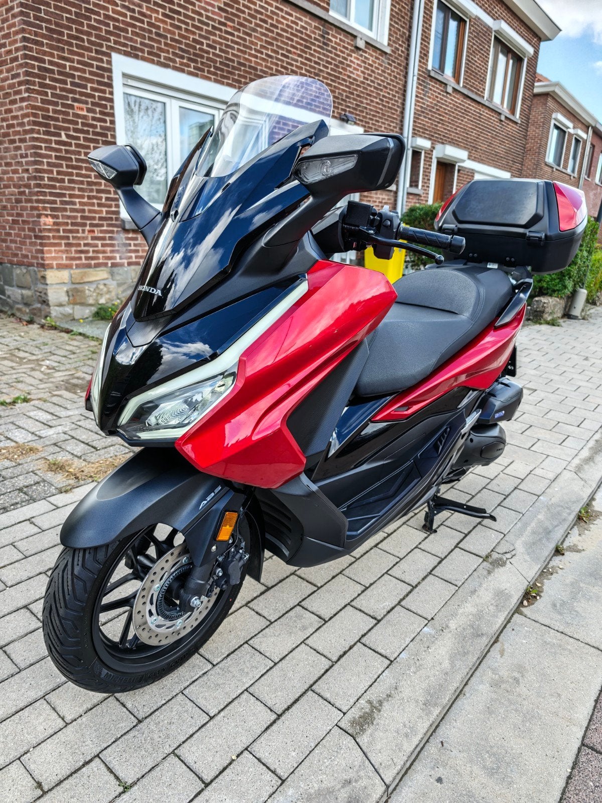 Honda Forza 125 / 2024 / 4.000 km !!, Vélos & Vélomoteurs, Enlèvement ou Envoi, 125 cm³