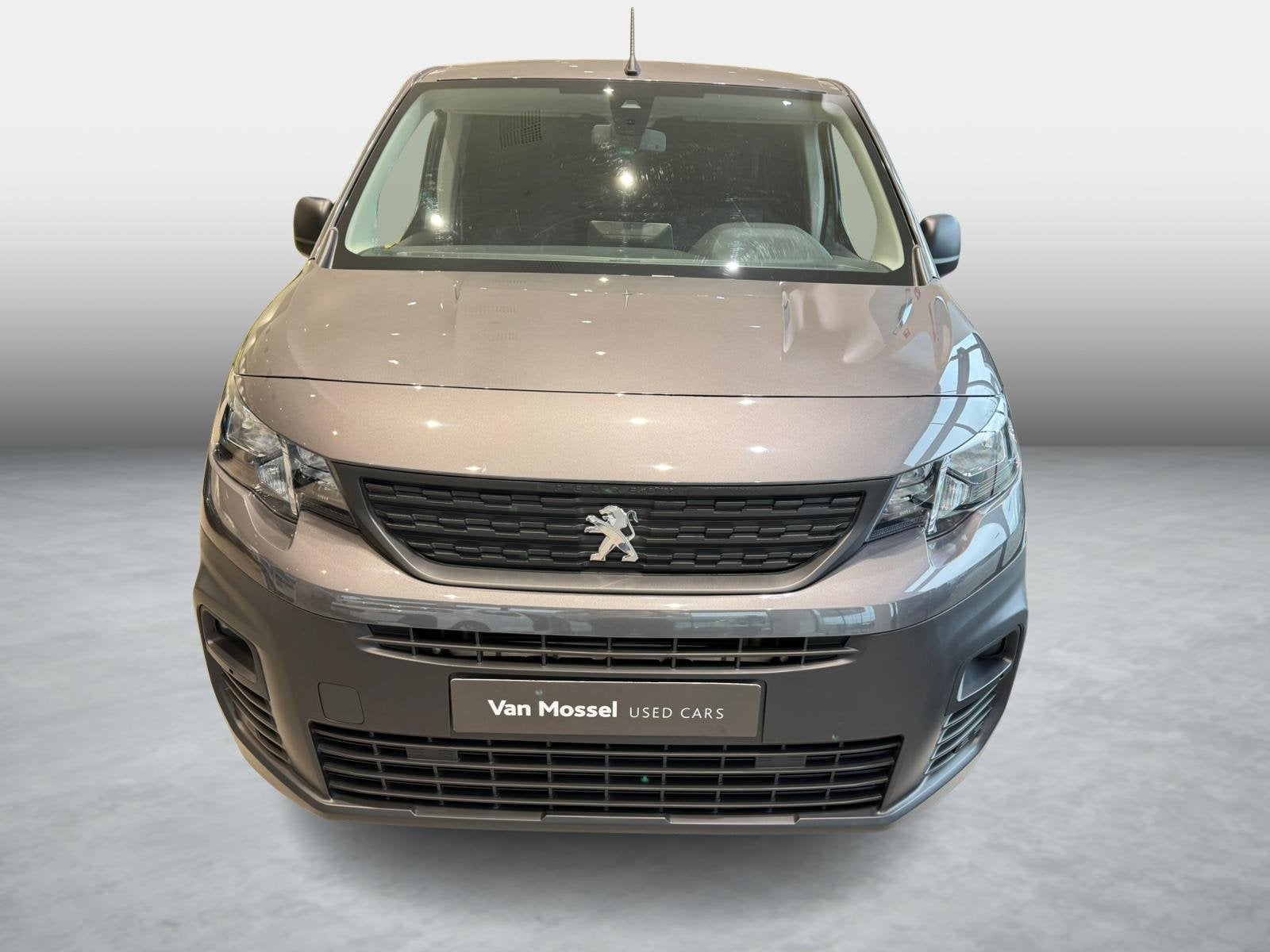 Peugeot Partner 1.2 PureTech L2 Light 81kW s/s, Voorwielaandrijving, 4 deurs, Stof, Gebruikt