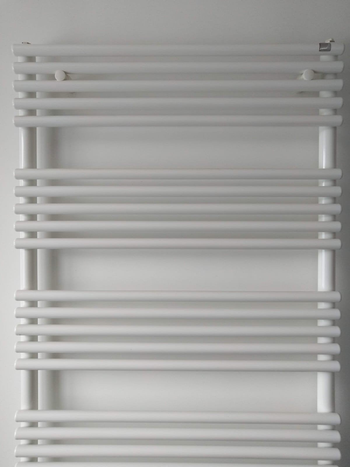 Zehnder Toga design badkamerradiator / handdoekradiator wit, Bricolage & Construction, Chauffage & Radiateurs, Enlèvement, Utilisé