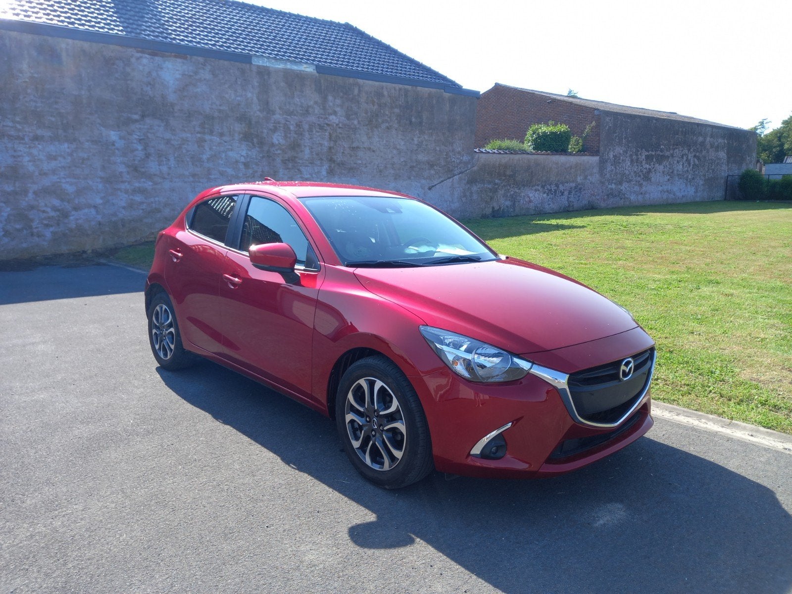 Mazda 2 airco camera, Autos, Mazda, Rouge, Achat, Entreprise, Noir