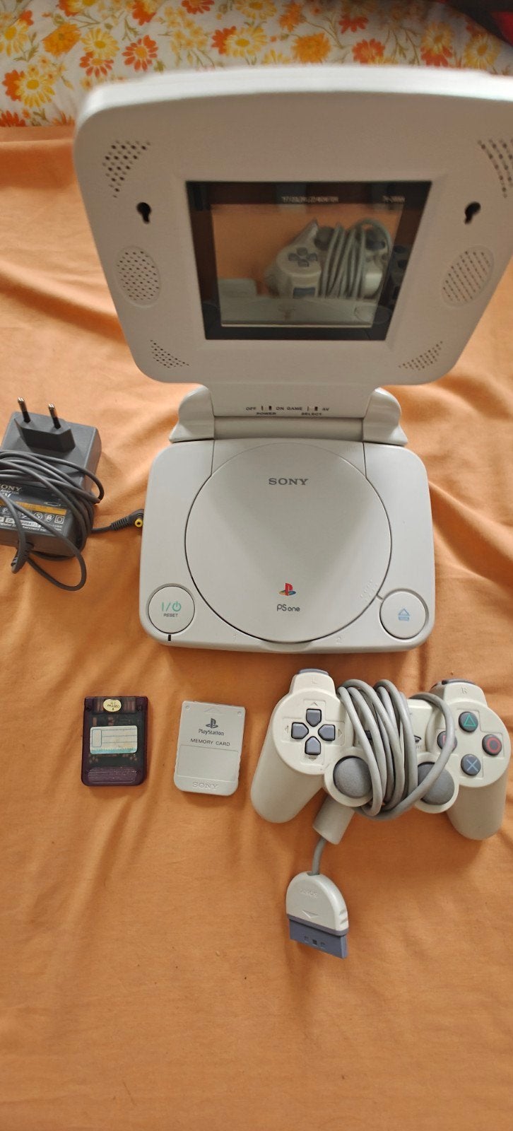 PS one met TFT scherm, Games en Spelcomputers, Spelcomputers | Sony PlayStation 1, Ophalen