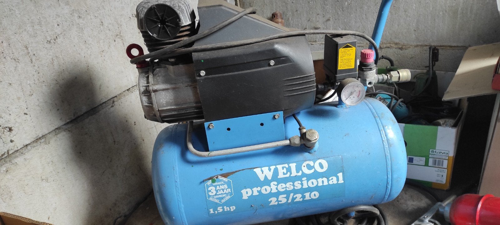 Compresseur Welco profescional 25/210 avec accessoires + - 1, Bricolage & Construction, Compresseurs, Enlèvement