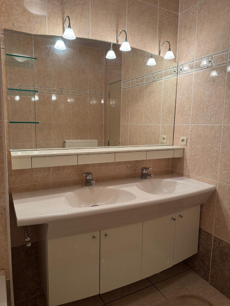 Dubbel badkamermeubel met grote spiegel en verlichting, Maison & Meubles, Meuble lavabo, 100 à 150 cm, Enlèvement, Utilisé