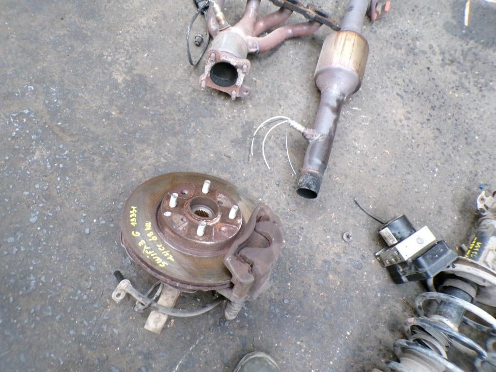 Moyeu avant droit Suzuki Swift 3 1.3i 68kw 2005-2011, Enlèvement, Utilisé, Suzuki