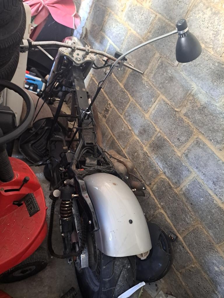 Cherche une moto vt 750 shadow à partir de 1995 pour piece