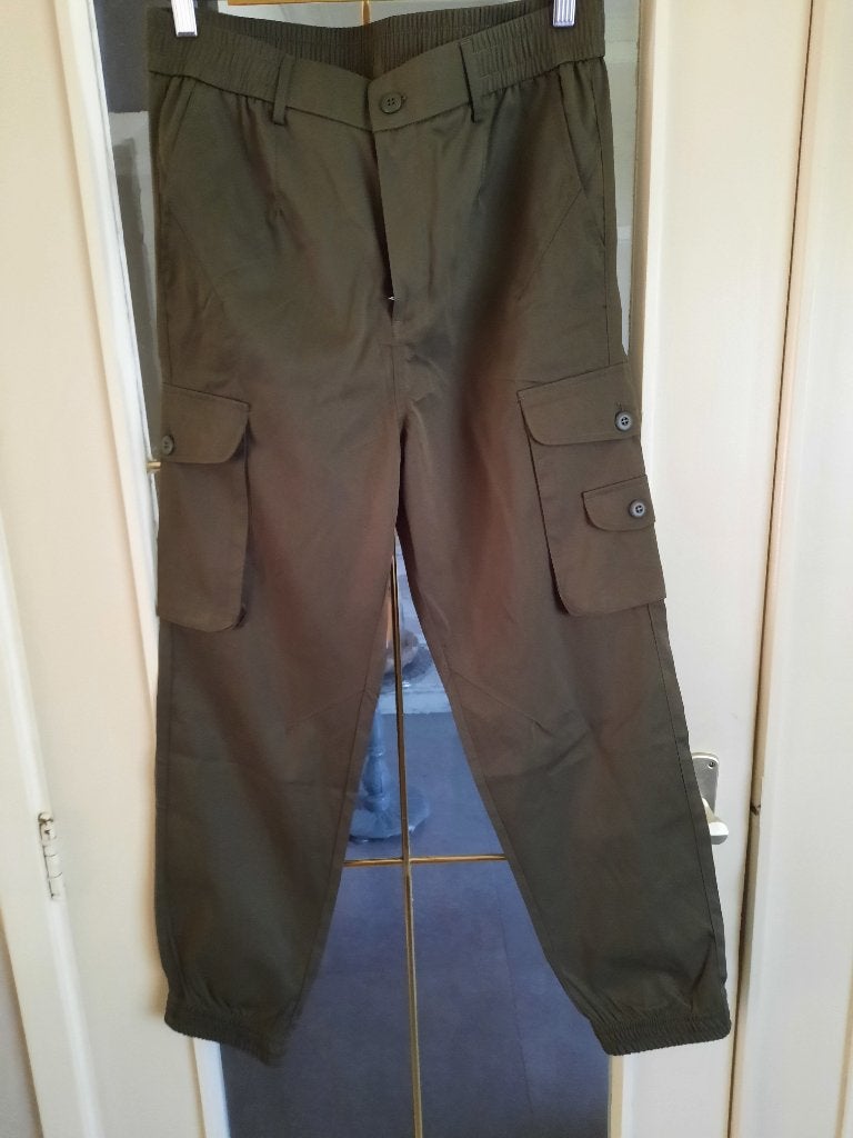 Cargo broek in leger groen, Kleding | Heren, Maat 52/54 (L), Nieuw, Ophalen of Verzenden, Manfinity