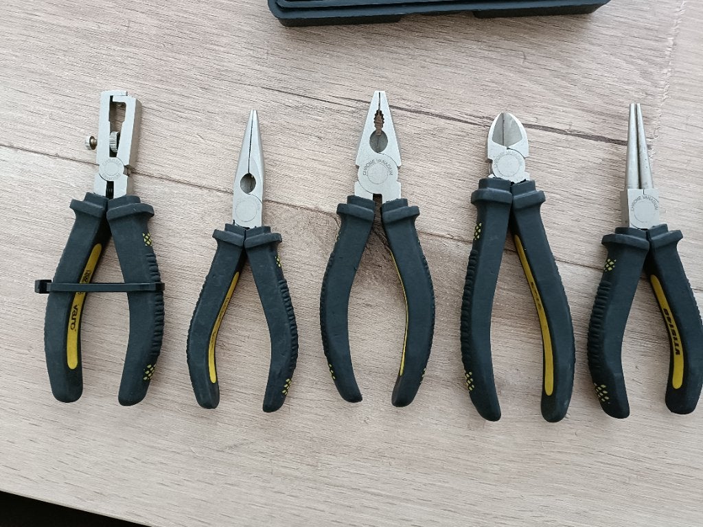 Diverse gereedschappen: tangen, dopsleutelsset, ..., Enlèvement, Comme neuf