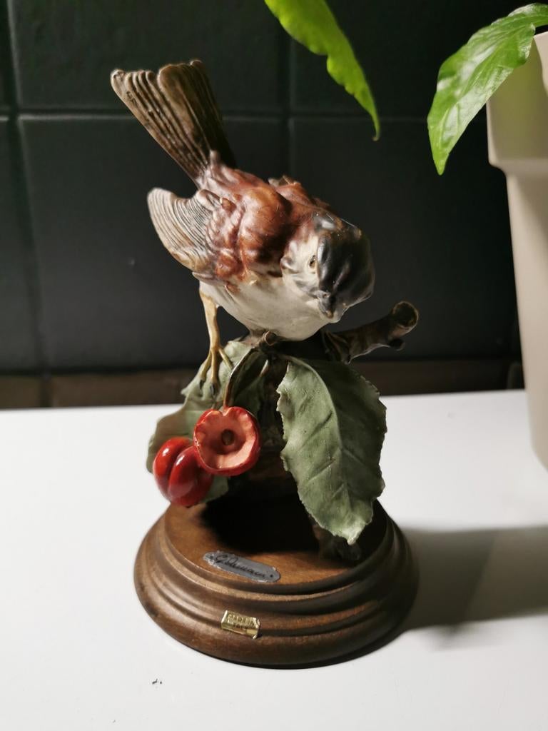 Capodimonte. G.Armani. mus met kersen., Enlèvement ou Envoi